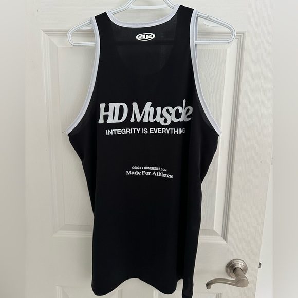 Men’s Stringer - Picture 2 of 2